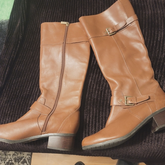 Bandolino Camel Brown Leather Heeled Boots | Classic Buckle Accent - Picture 2 of 9